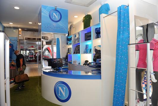 Nuovo Official Store SSC Napoli alla stazione centrale