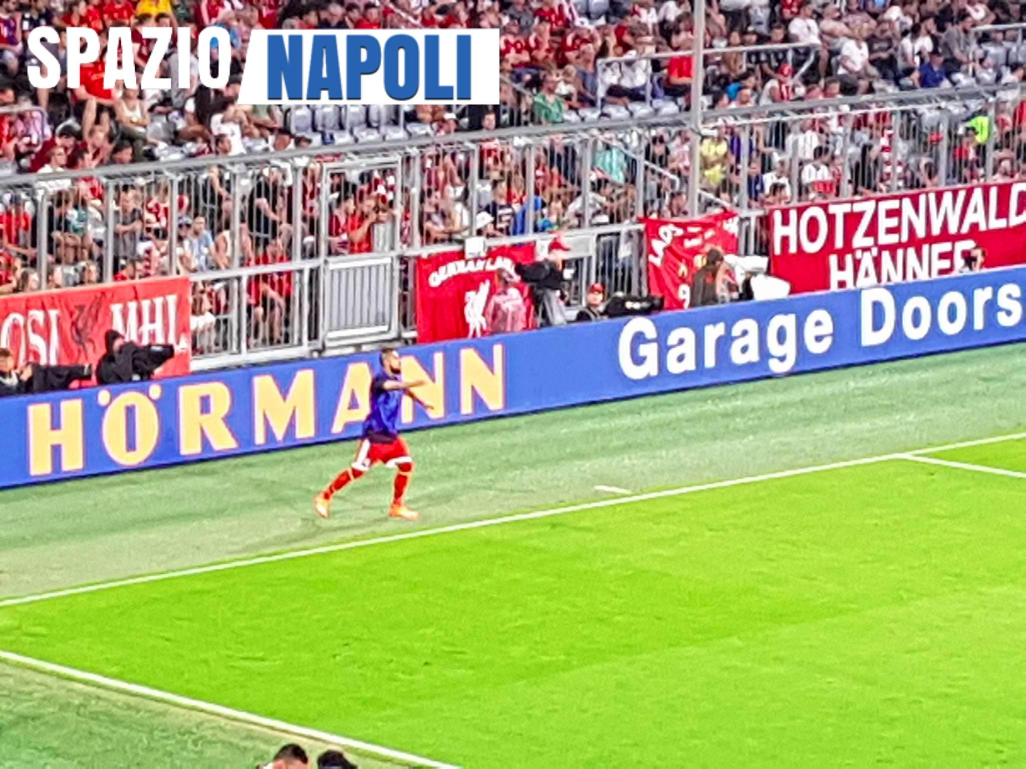 Bayern Monaco-Liverpool, cori dei napoletani contro Vidal