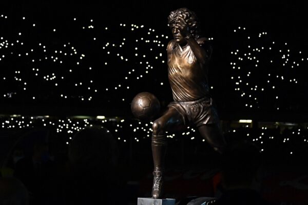 Statua Maradona De Laurentiis