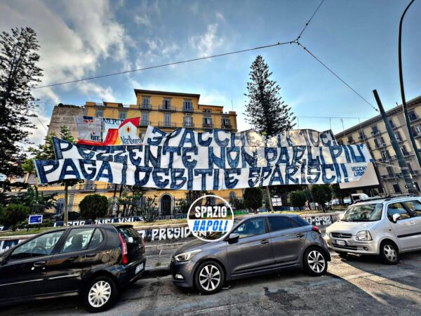 Striscione contro De Laurentiis