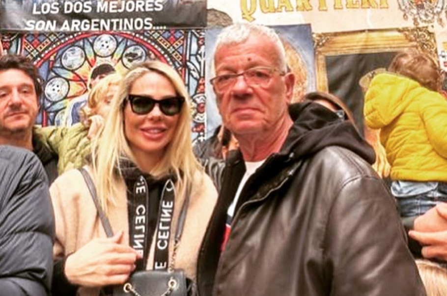 Ilary Blasi al Murales di Diego Armando Maradona ai Quartieri Spagnoli