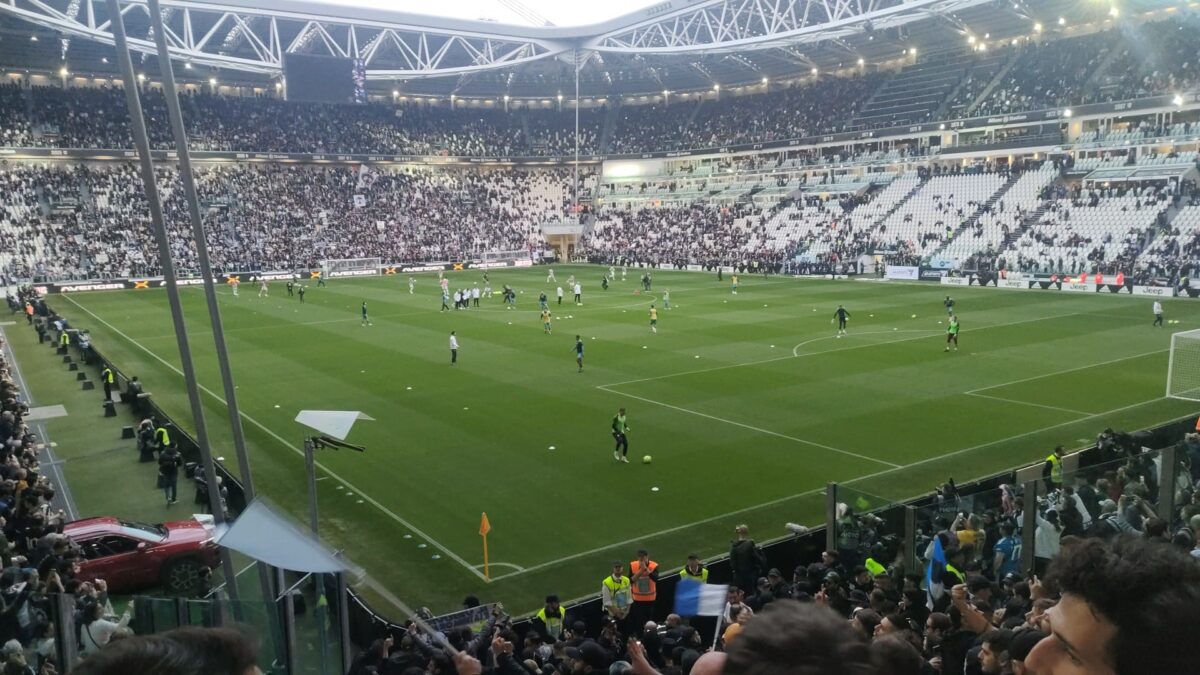 Il settore ospiti dell'Allianz Stadium di Torino con i tifosi del Napoli