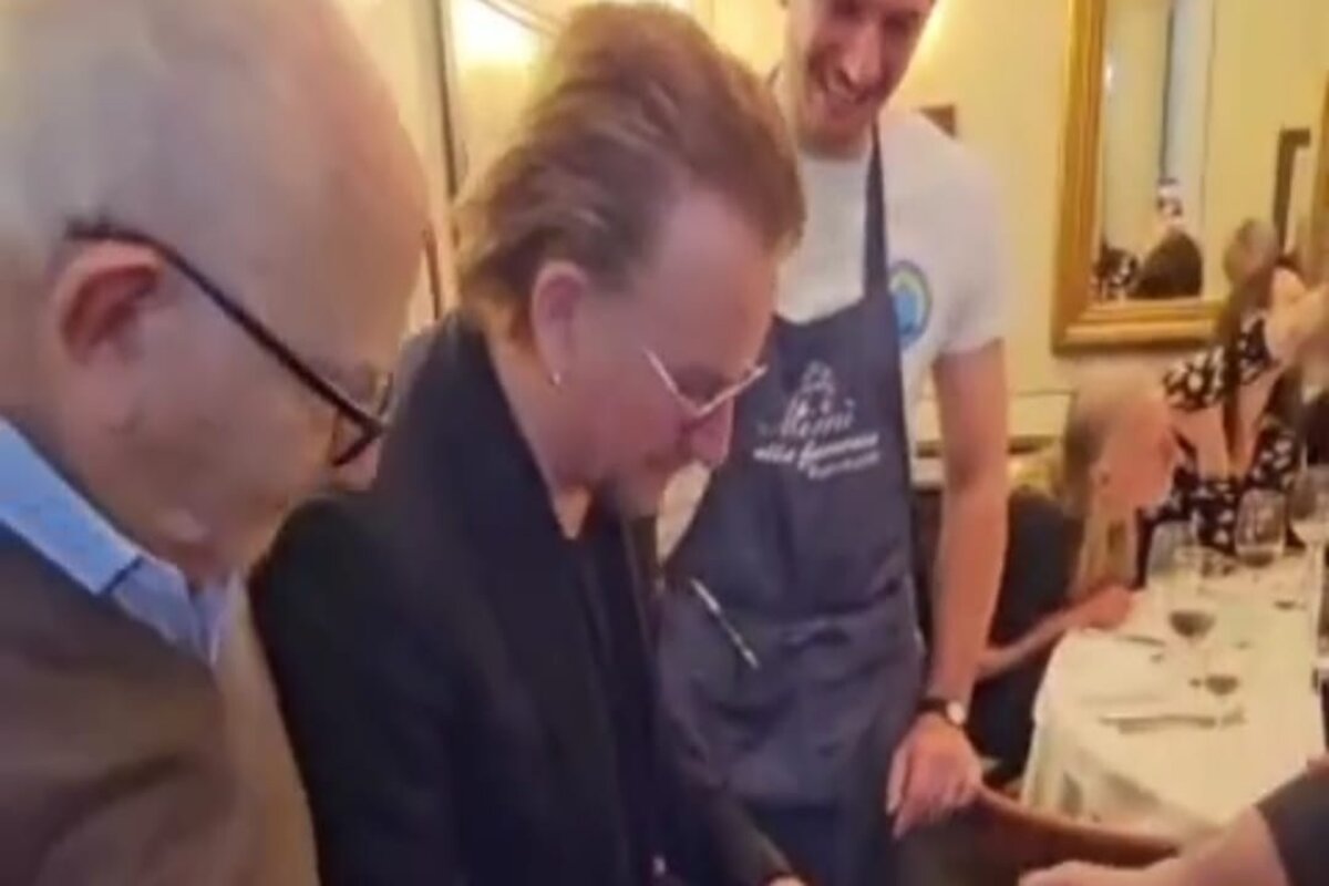 Bono Vox a cena a Napoli da Mimì alla Ferrovia