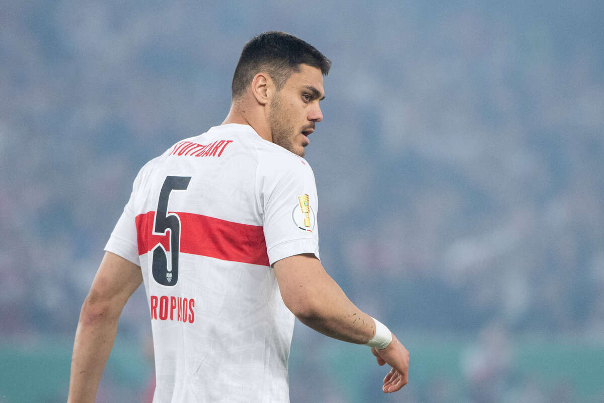 Konstantinos Mavropanos in azione con lo Stoccarda