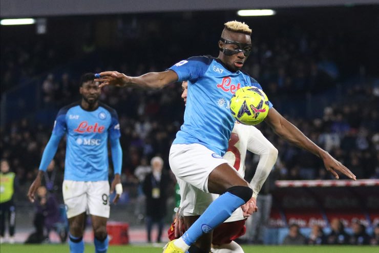 Victor Osimhen tratta il rinnovo con il Napoli 