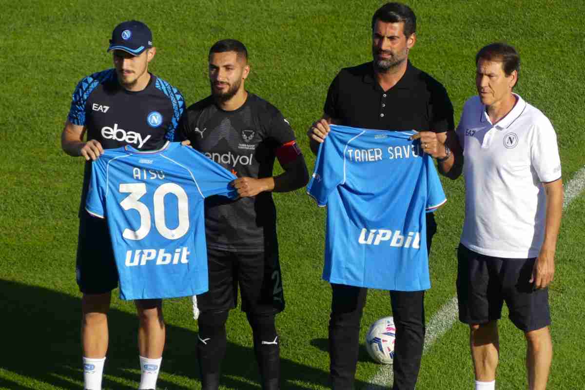 Il Napoli ricorda Atsu e Taner Savut