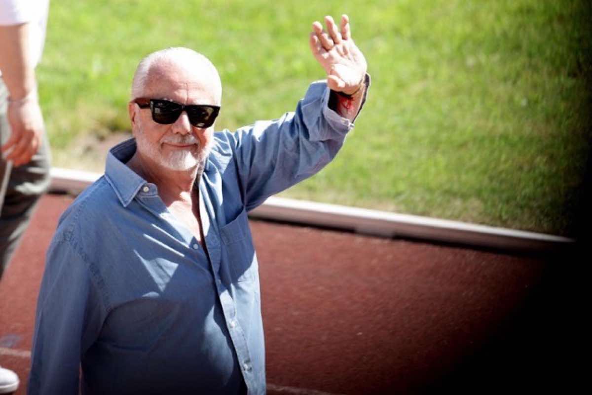 Aurelio De Laurentiis saluta un giovane del Napoli Aurelio De Laurentiis saluta un giovane del Napoli