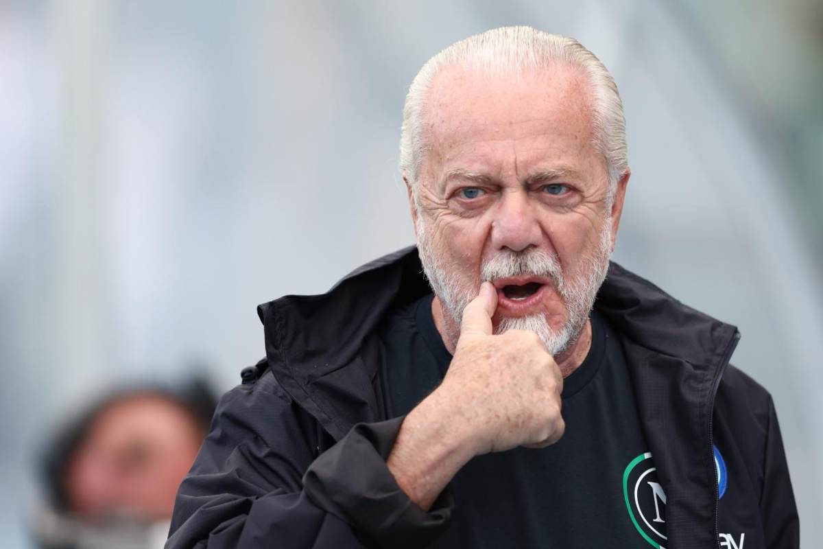 Il presidente del Napoli Aurelio De Laurentiis, fa infuriare la Lega Calcio, due decisioni prese dal patron del Napoli, non piacciono ai vertici alti della Serie A.