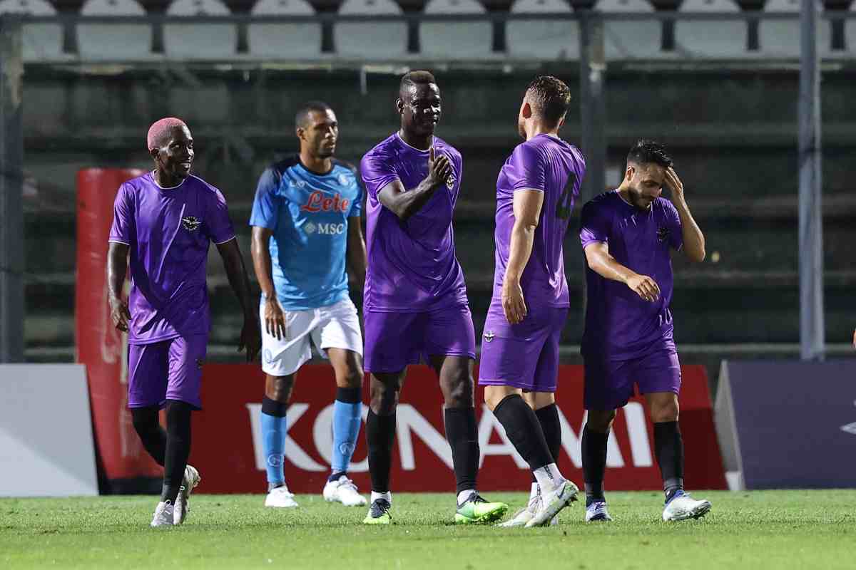 Mario Balotelli contro l'arbitro di Napoli-Inter