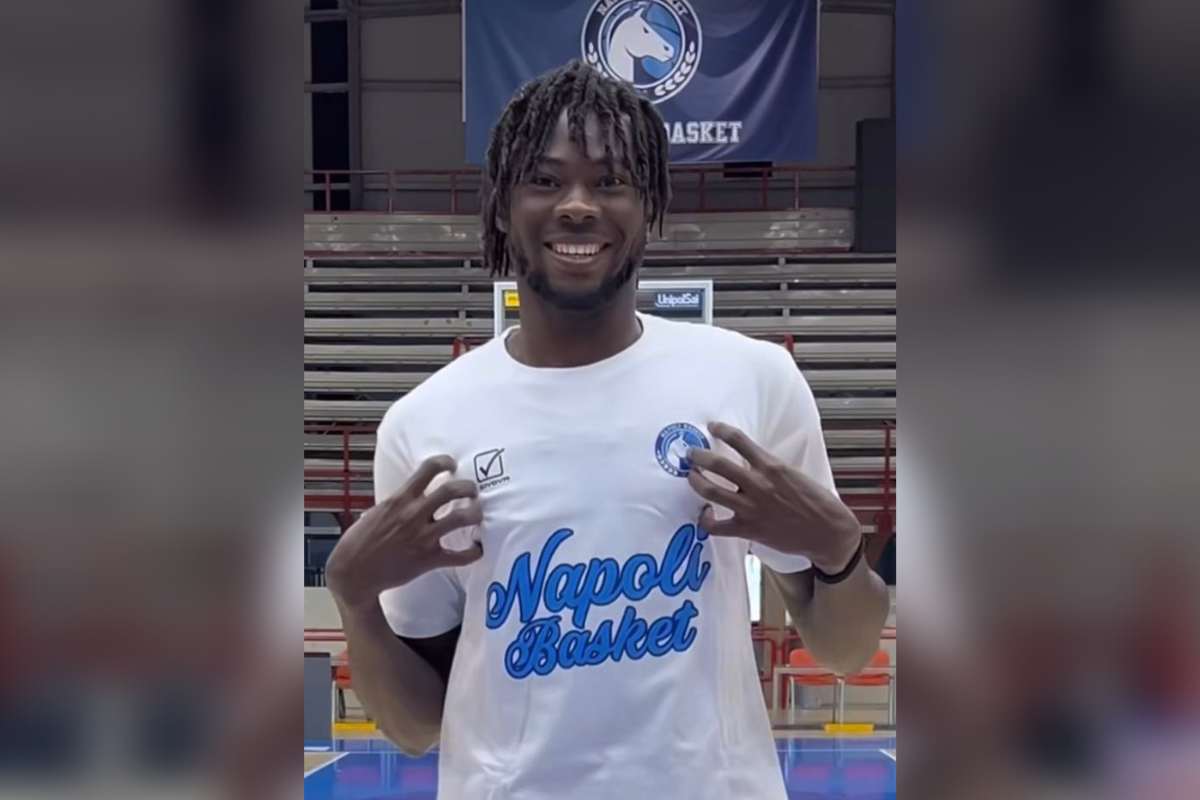 Nuova maglia per il Napoli Basket