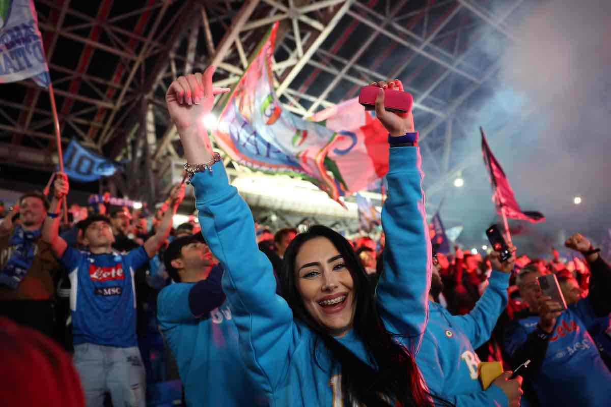 Annuncio di Nino D'Angelo sul concerto del Maradona