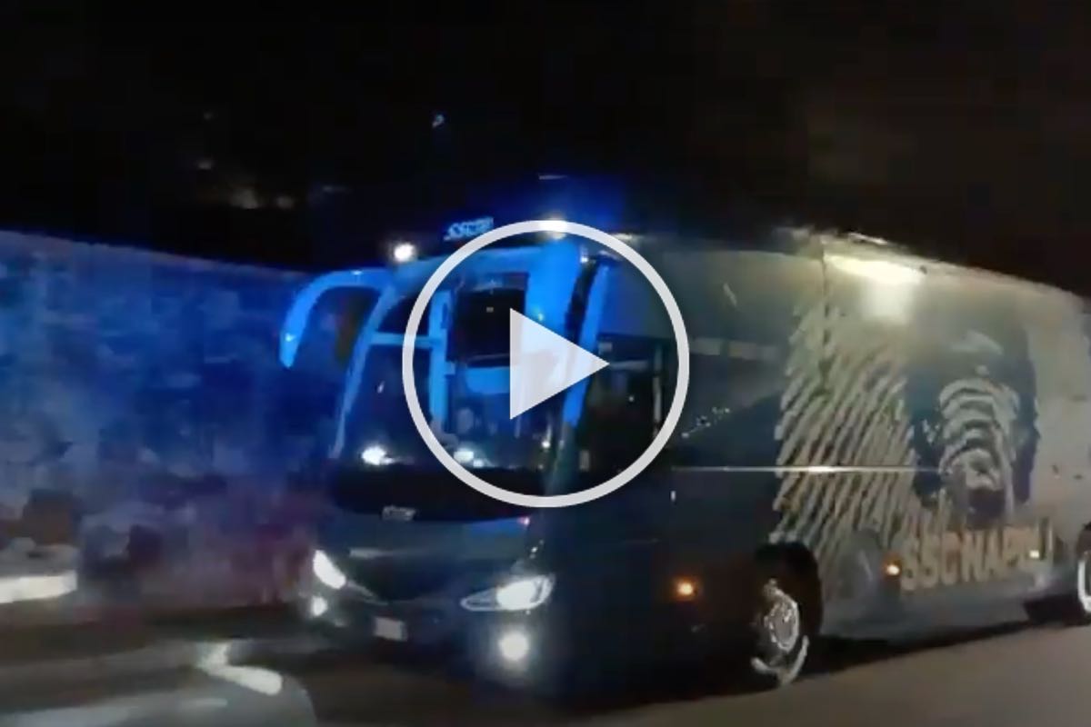 Ritiro Napoli, il Pullman è appena arrivato all'Hotel