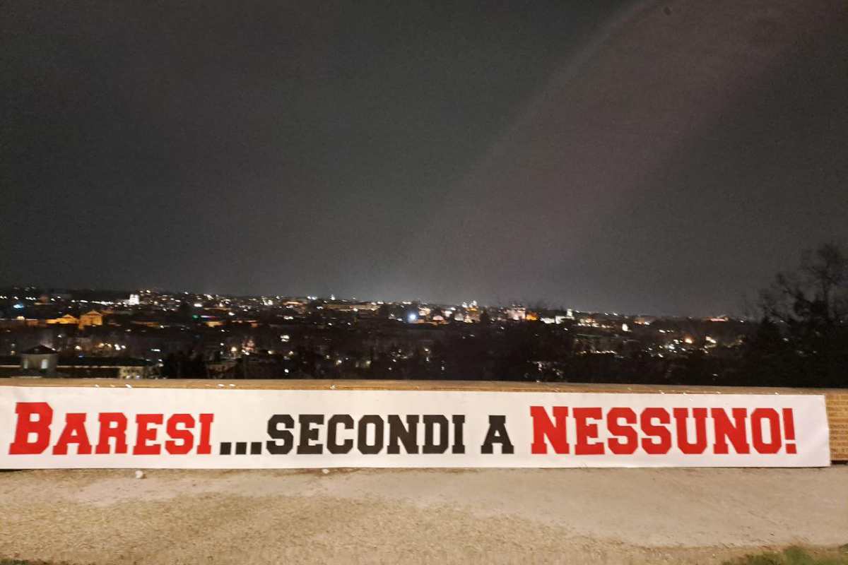 Striscione contro De Laurentiis 