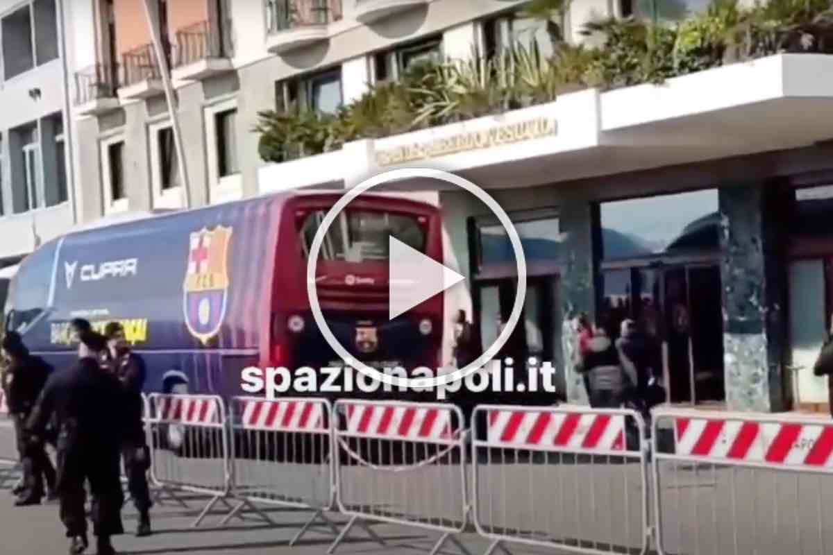 Napoli-Barcellona: l'arrivo dei calciatori in albergo