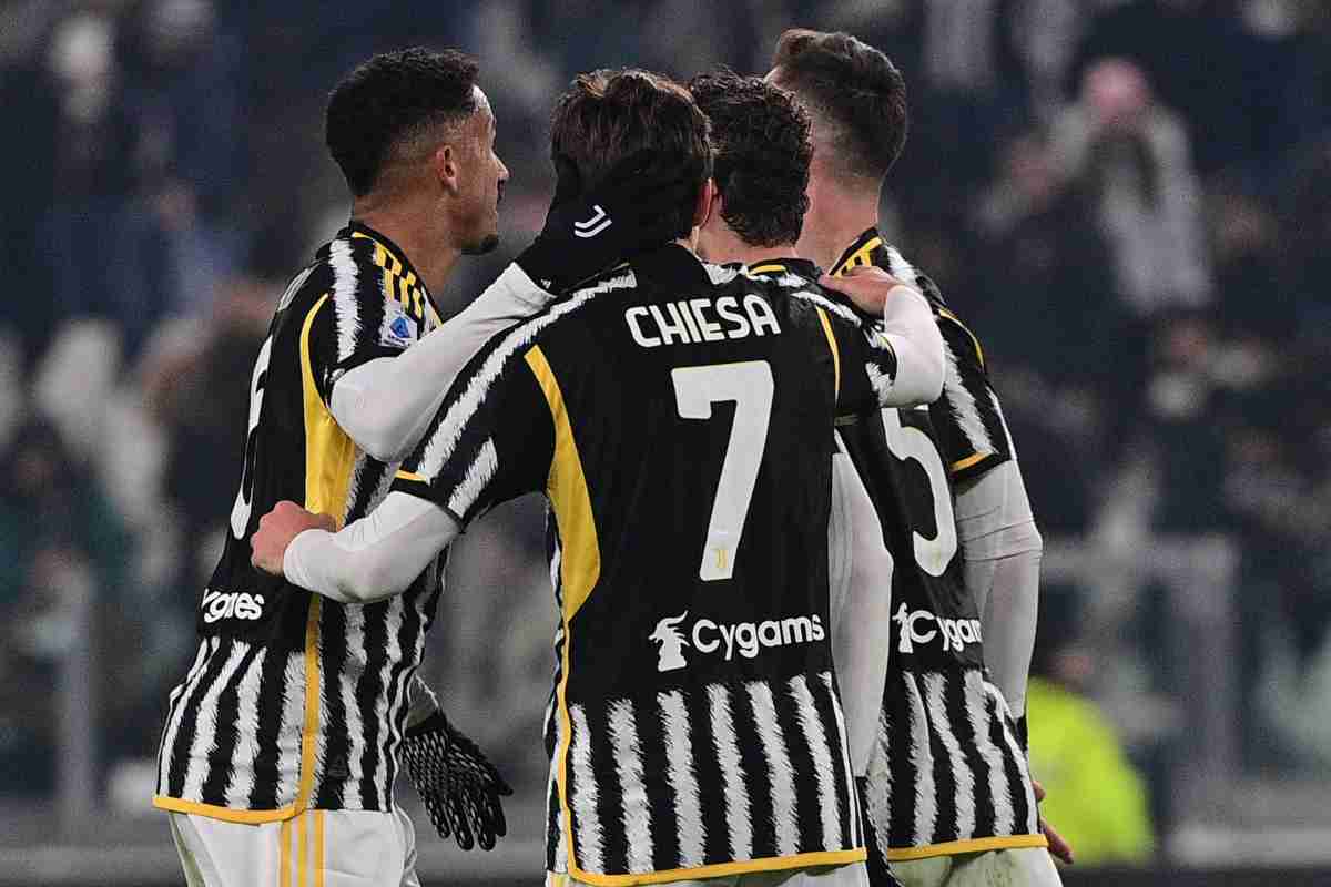 Chiesa e Danilo si allenano in gruppo con la Juventus