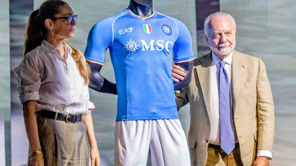 Nuova maglia Napoli niente divisa per la prossima stagione ecco quale sara presentata il 27 marzo