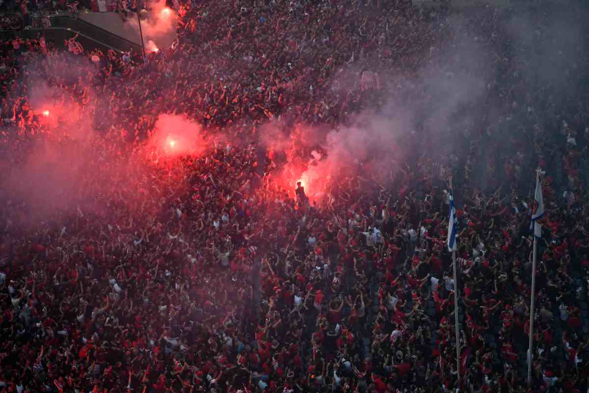 Olympiacos-Fiorentina, caos allo stadio: scatta l’intervento della polizia