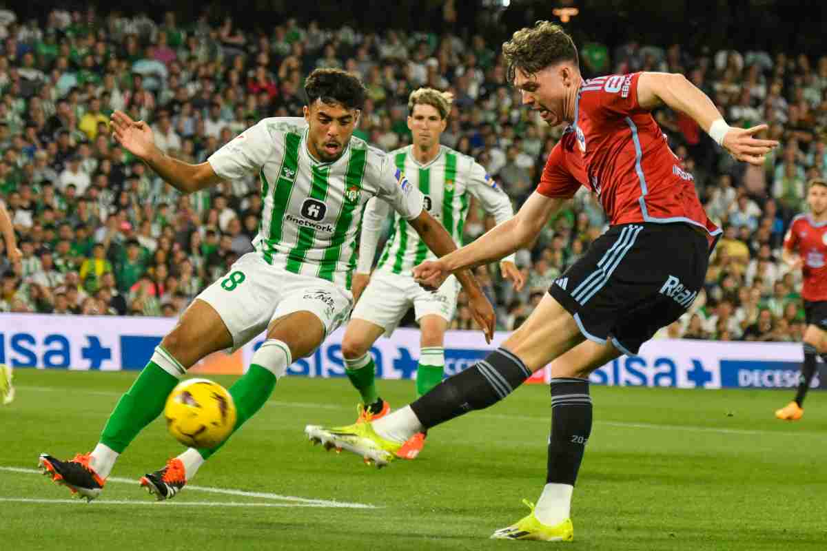 Strand Larsen (a destra) in azione con la maglia del Celta Vigo