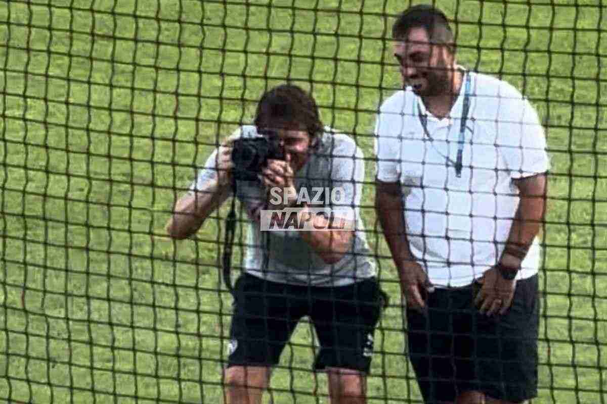 Conte fotografo durante l'allenamento