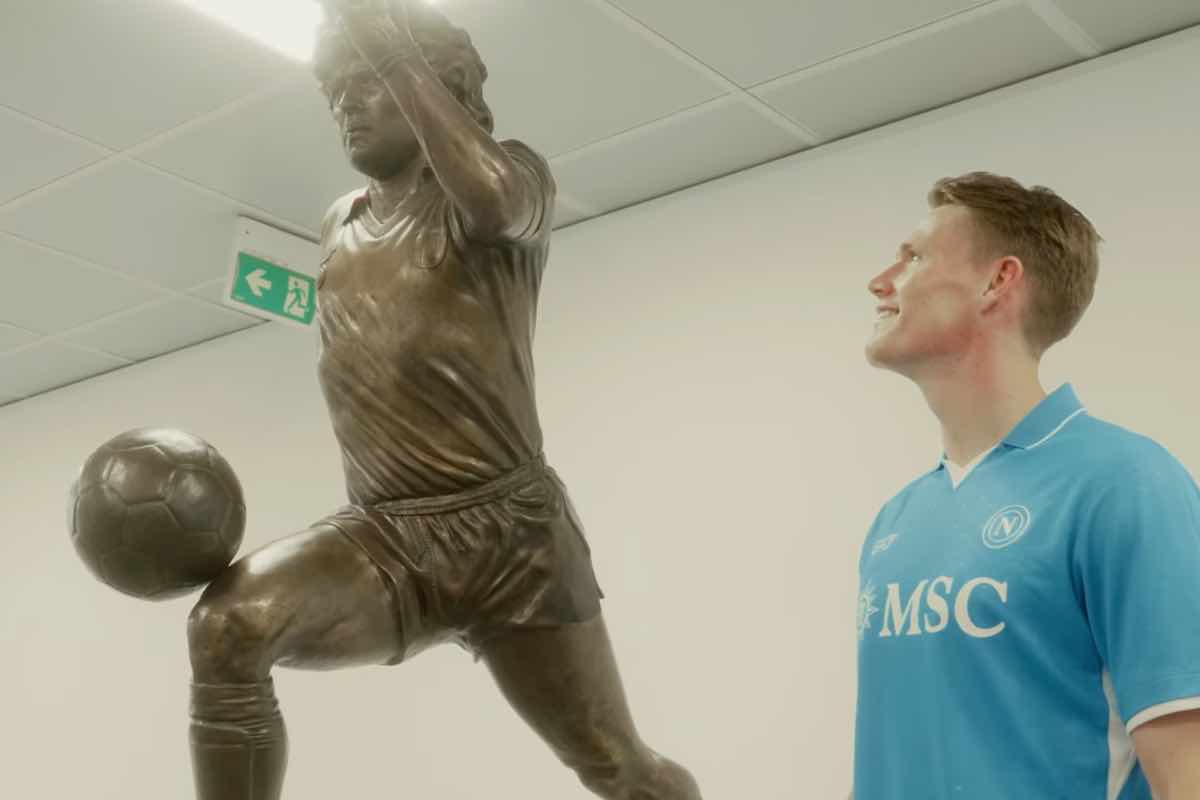 “Ho la pelle d’oca!”: McTominay al Maradona, l’emozionante video e le prime parole dello scozzese