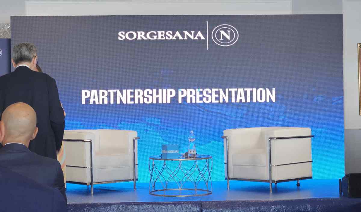 Partnership Napoli Sorgesana, la presentazione con De Laurentiis | LIVE