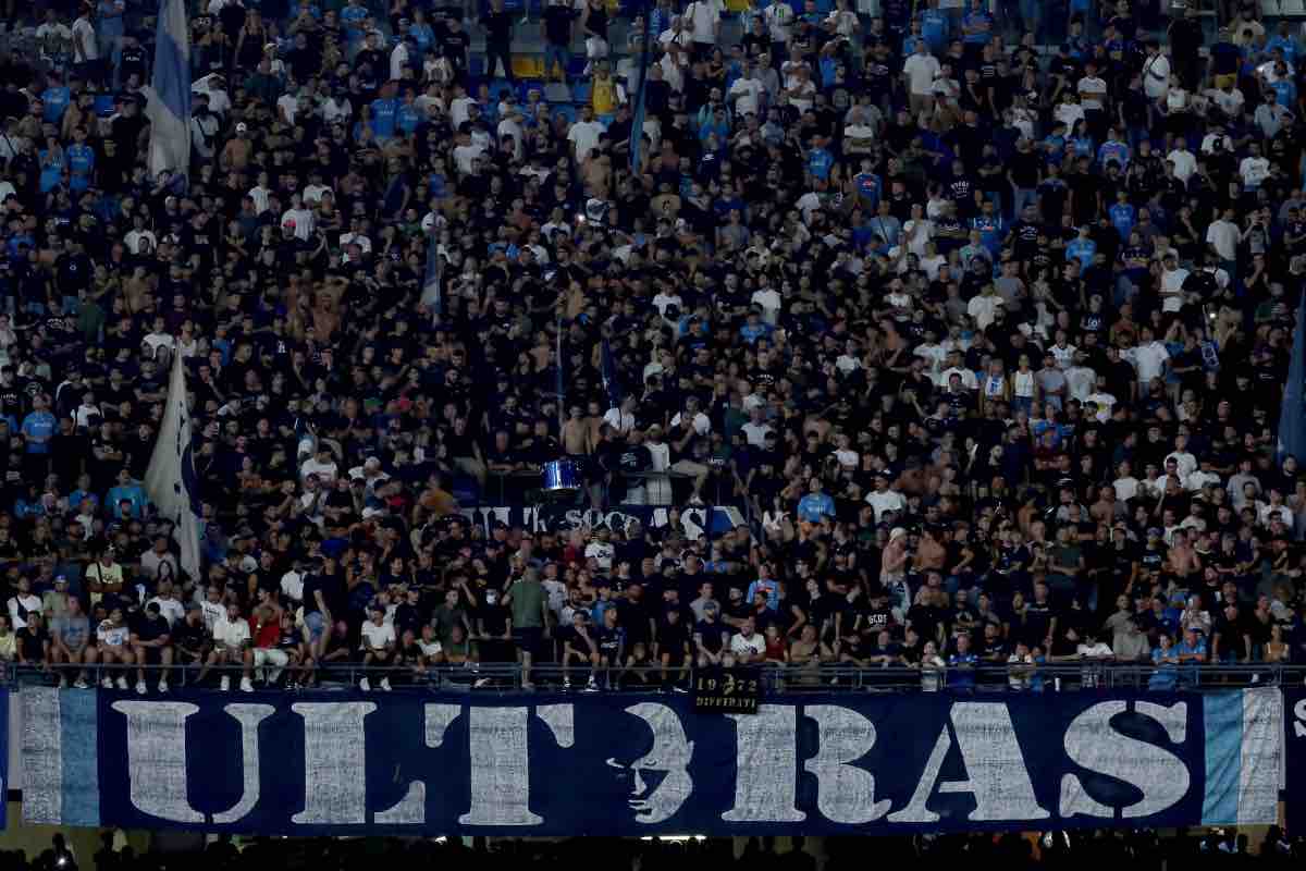 Il gesto dei tifosi azzurri