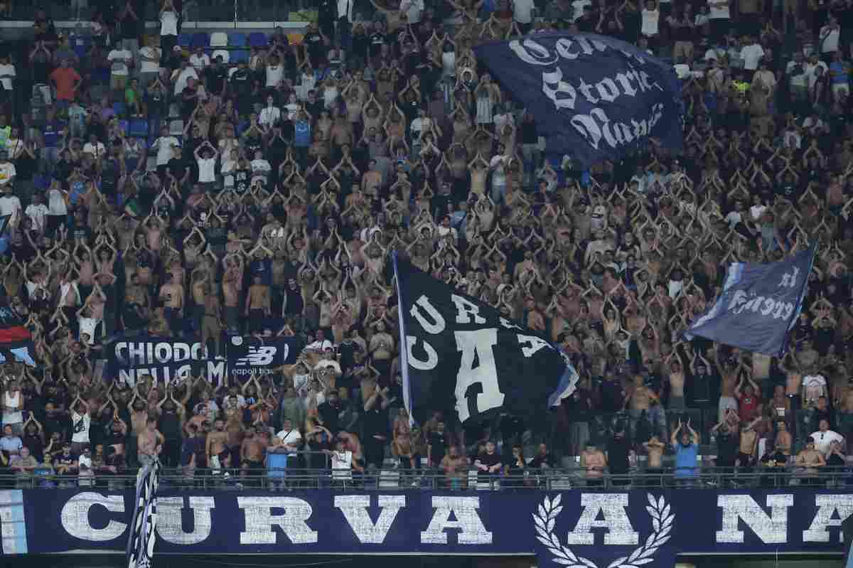 Cagliari Napoli, si scaldano gli animi: il gesto dei tifosi azzurri (FOTO)