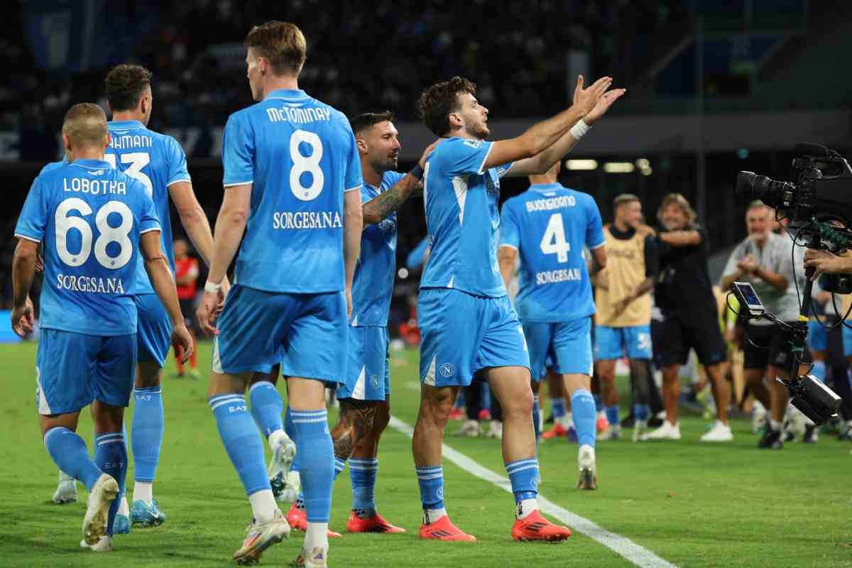 Il Napoli batte il Monza e torna primo: la classifica