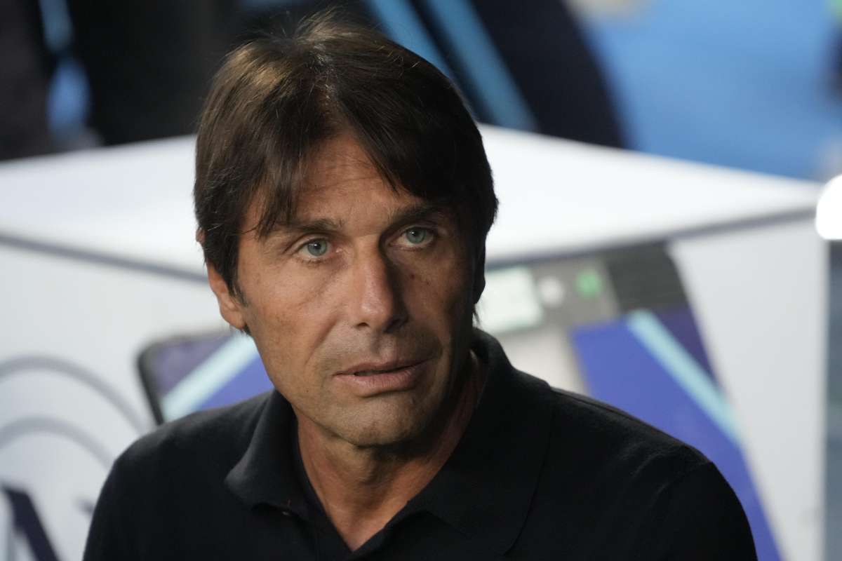 “Ridicole esibizioni a bordocampo”: Conte attaccato per le sue esultanze