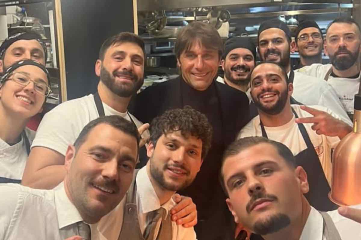 Show al compleanno di Rocco Hunt: Buongiorno, Politano e Mazzocchi scatenati su “Rossetto e caffè” – VIDEO