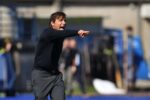 Conte dà indicazioni alla squadra