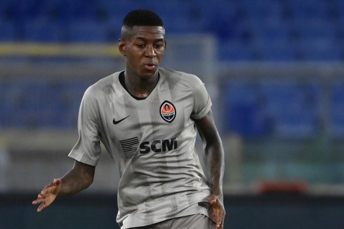 Vitao in campo con la maglia dello Shakhtar 