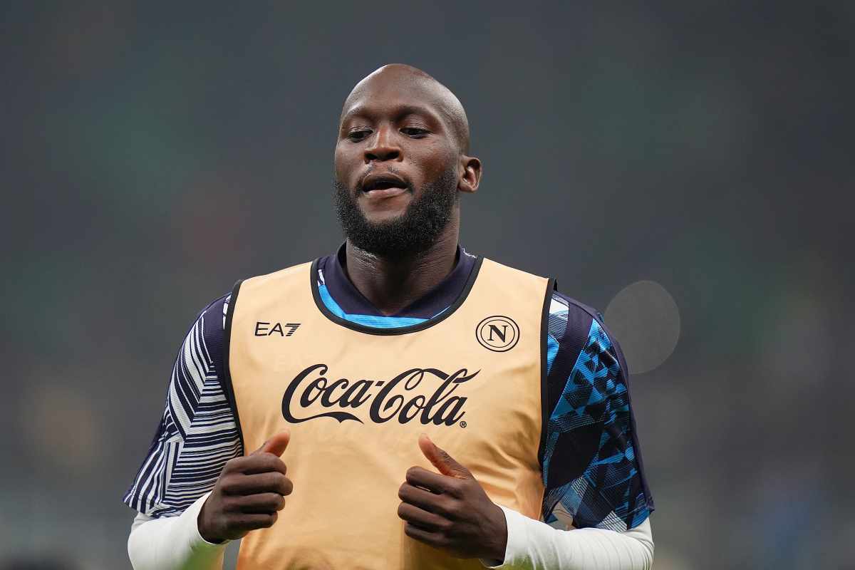 Inter Napoli, fischi e cori contro Lukaku 