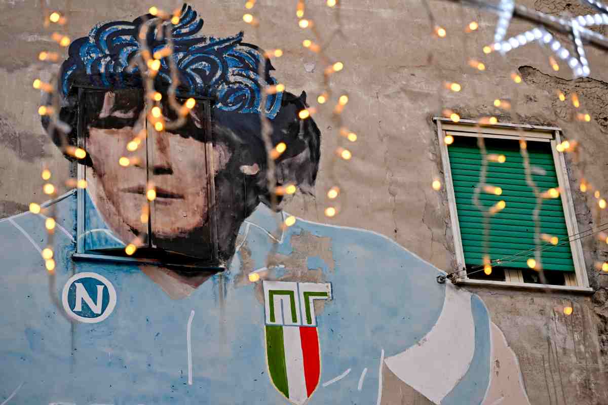 Murales Maradona, omaggio da brividi dei tifosi- VIDEO