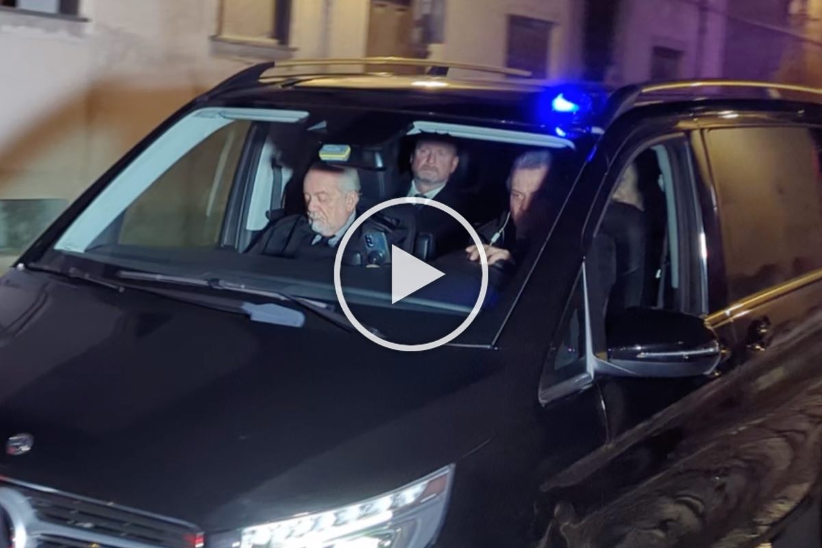 Cena Natale Napoli, ADL e la squadra arrivano a Pietrarsa – VIDEO