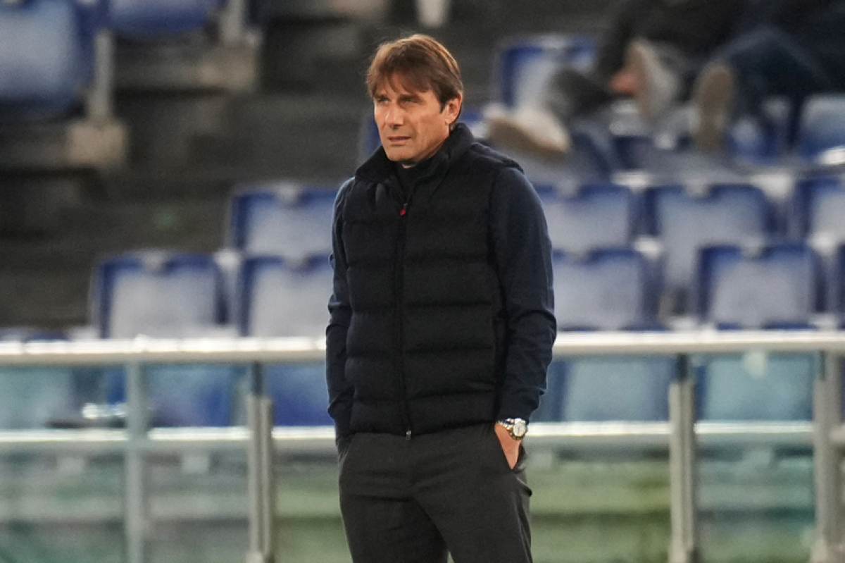 Conte in panchina in Lazio-Napoli