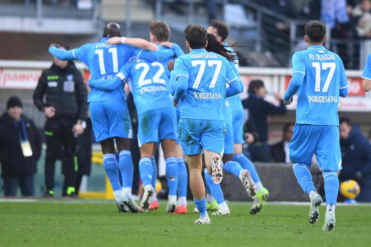 I calciatori del Napoli si abbracciano