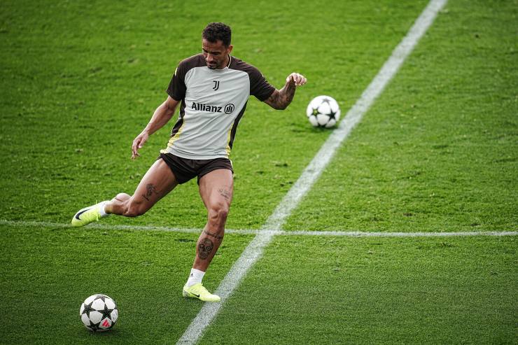 Danilo in allenamento con la Juve 