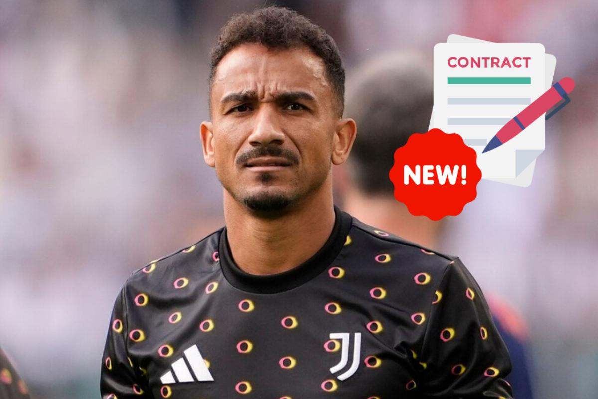 Danilo in campo con la maglia d'allenamento della Juventus