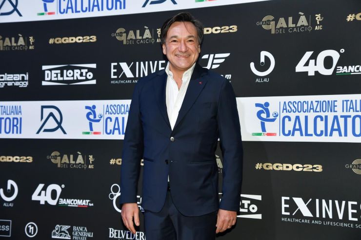 Fabio Caressa sorridente ad un evento 