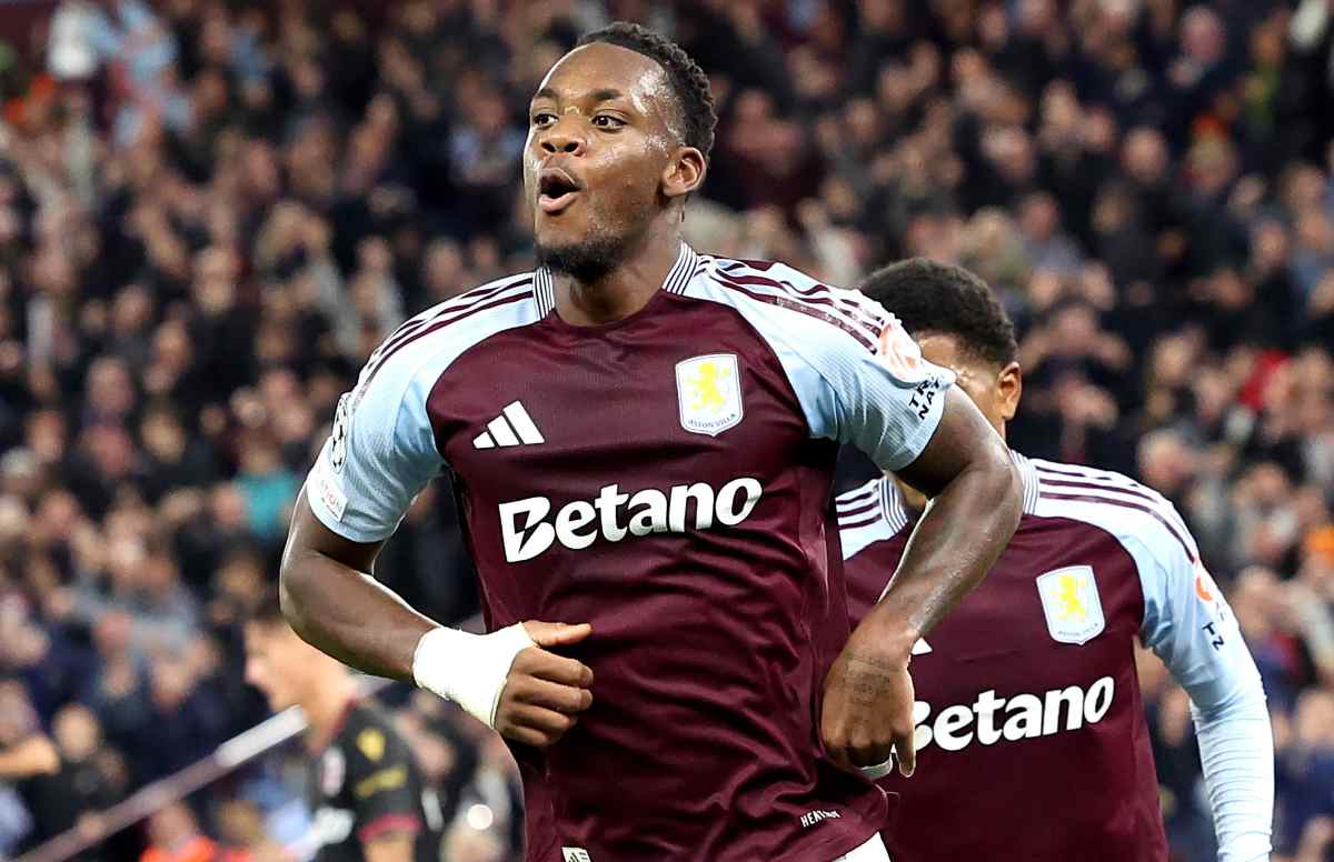 Jhon Duran che esulta con l'Aston Villa 