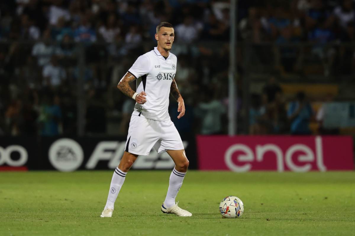 Rafa Marin del Napoli in campo con la seconda maglia 