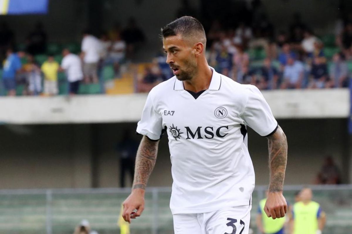 Leonardo Spinazzola in campo con il Napoli contro il Verona 