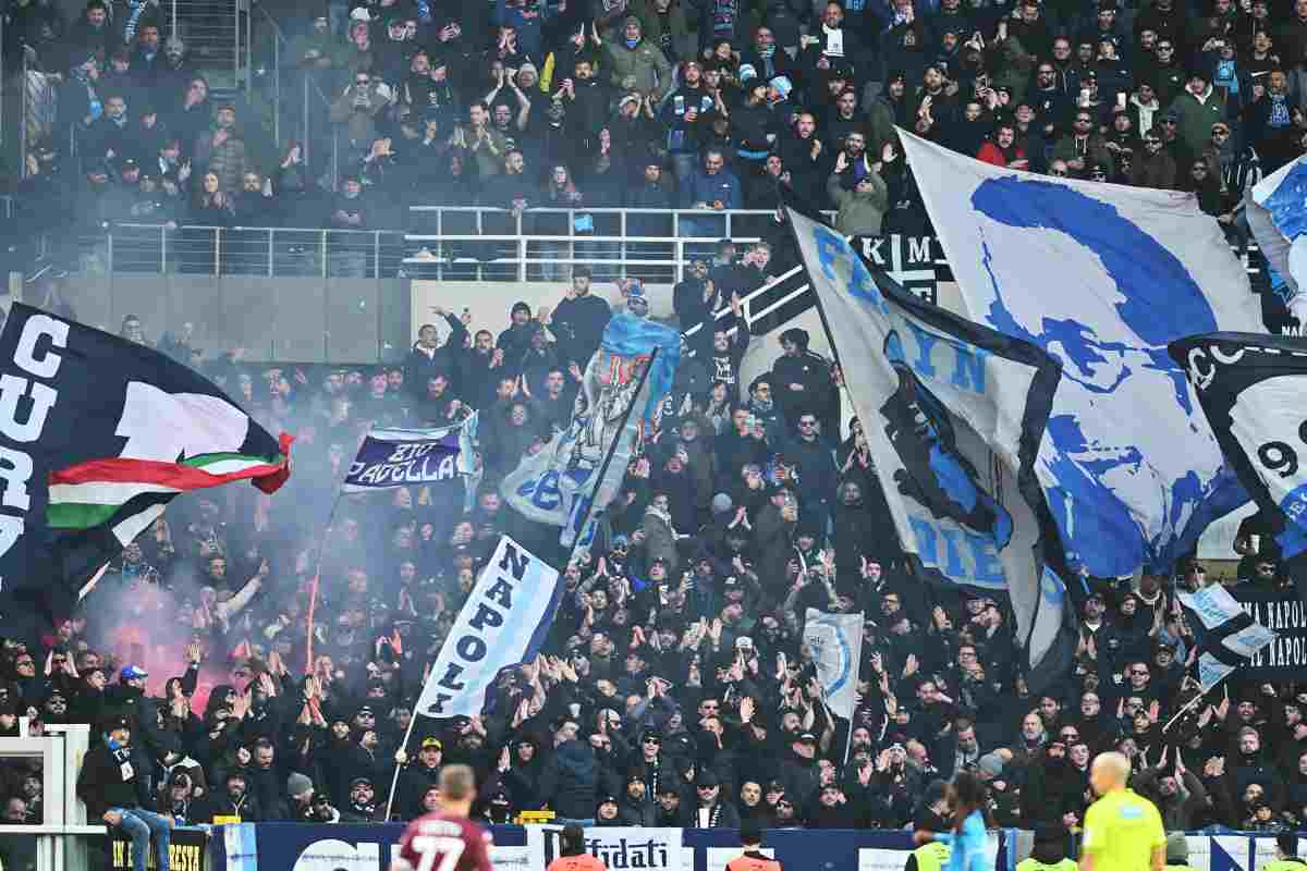 “Ammassati senza respiro”, la testimonianza shock del tifoso del Napoli a Torino – VIDEO