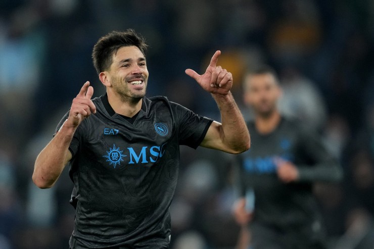 Giovanni Simeone del Napoli esulta dopo un gol 