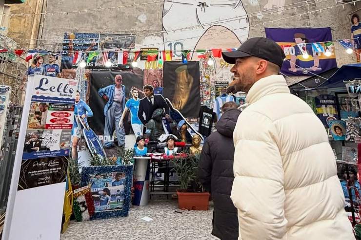 Leonardo Spinazzola al Murale di Maradona 