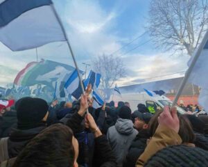 Tifosi del Napoli a Capodichino prima della partenza della squadra