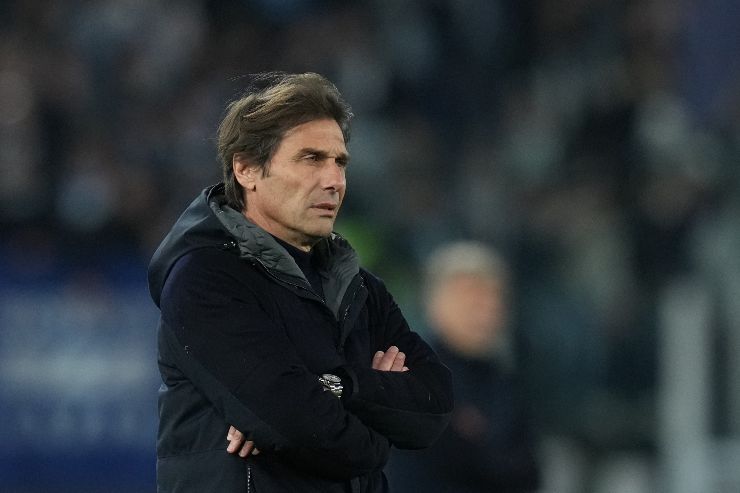 Antonio Conte pensieroso