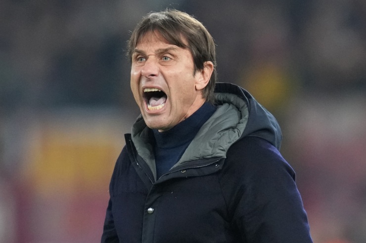 Antonio Conte rabbioso in campo 