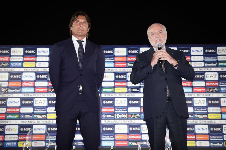 Antonio Conte e Aurelio De Laurentiis sul palco 